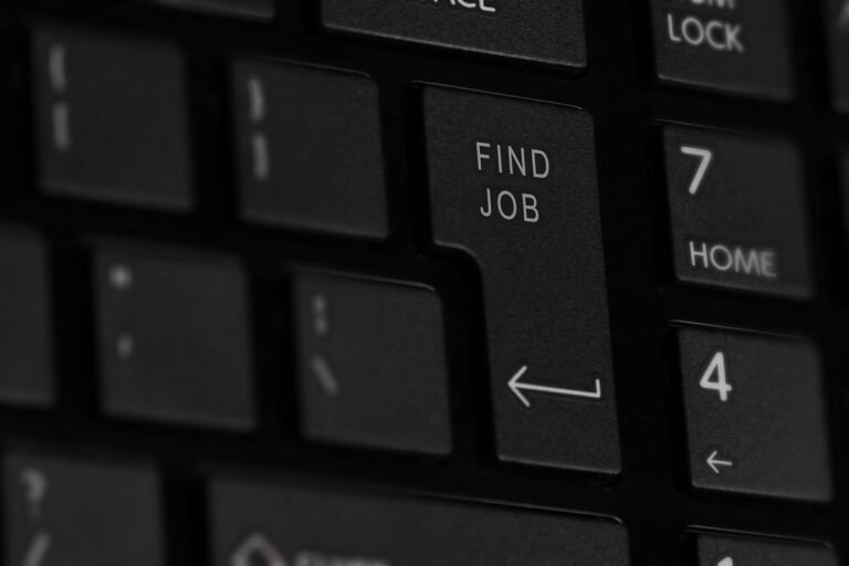 Mougins recrute