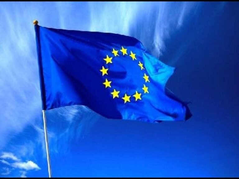 9 décembre 1955, adoption du drapeau européen.