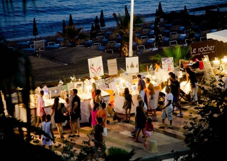 Marché saisonnier en nocturne