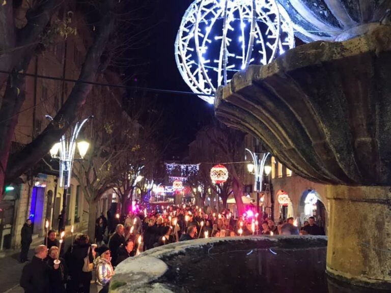 Marche aux flambeaux et lampions