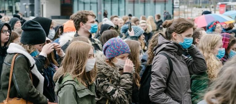 premières distributions  le 4 mai