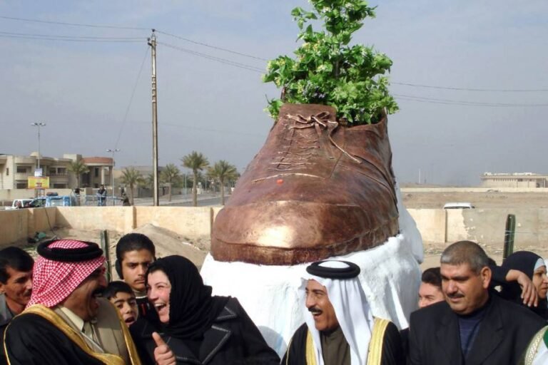 Un monument en l’honneur d’une chaussure