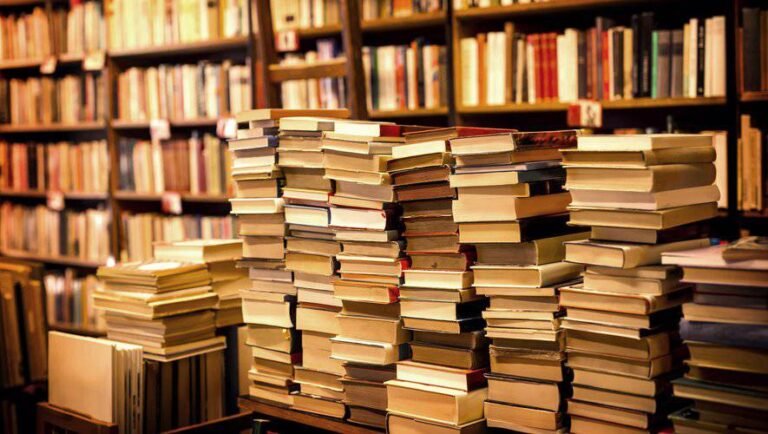 Noël solidaire : collecte de livres pour les écoles.