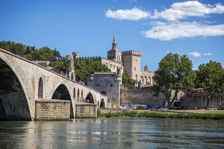 Grasse Mat&rsquo; vous emmène à Avignon