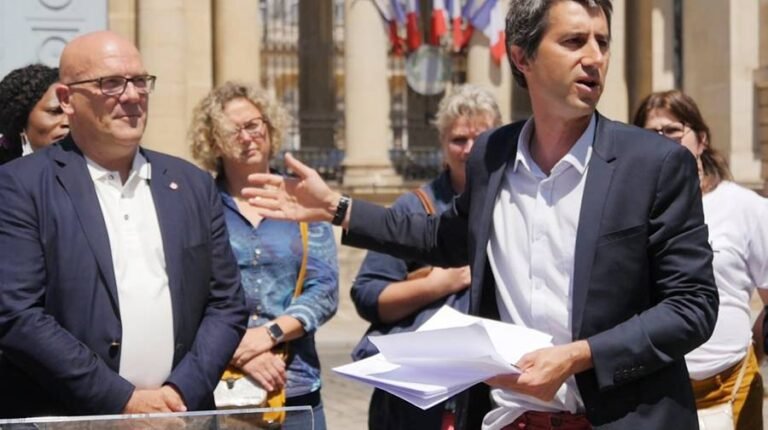 Debout les Femmes !