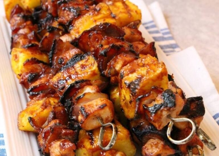 Brochettes de poulet au lard