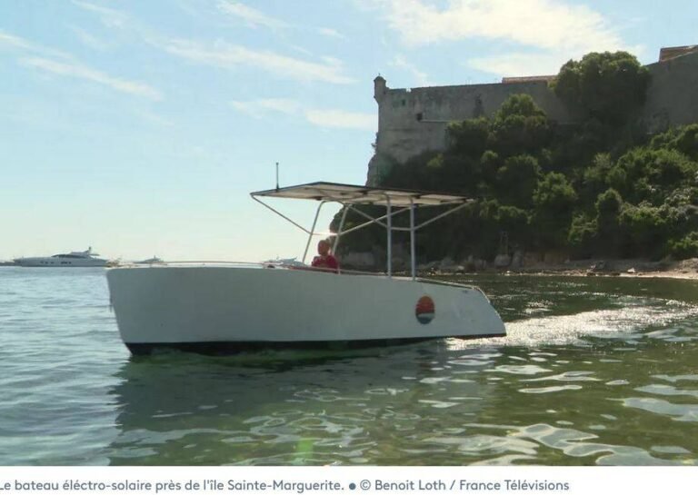 Bateau électro-solaire