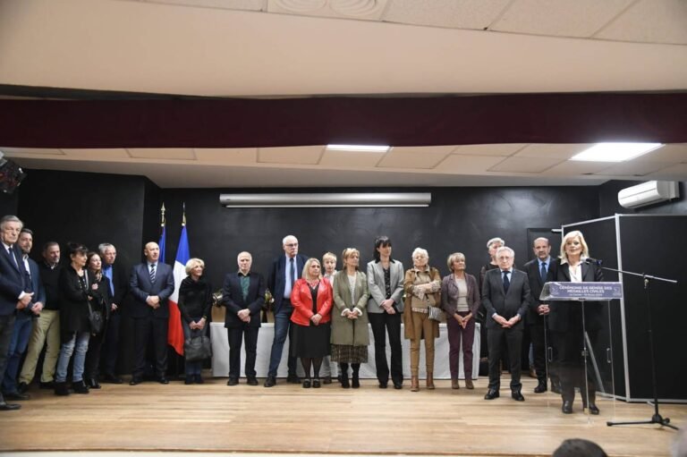Cérémonie de remise des médailles civiles
