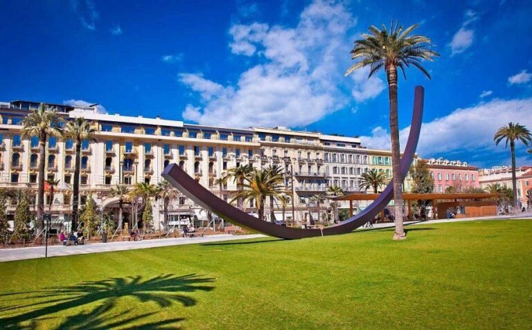 Covivio Hotels met la main sur le Plaza.