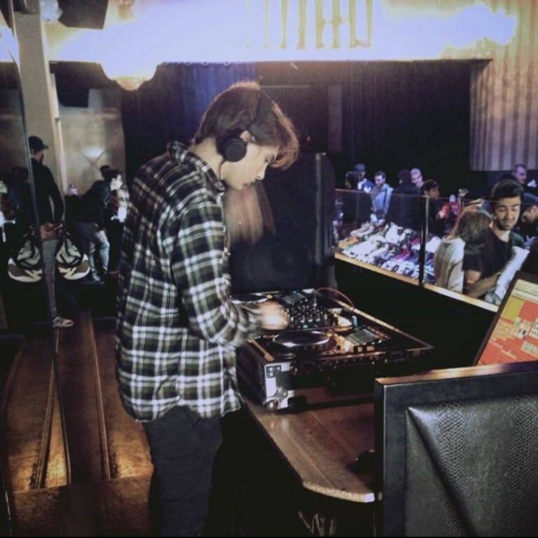 Soirée avec DJ Julien AARON