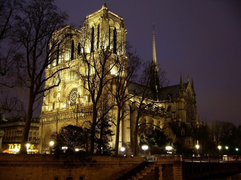 Notre-Dame de Paris : Une Renaissance qui Unit le Monde