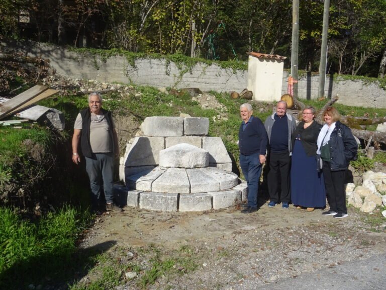 un monument aux morts érigé aux Mujouls