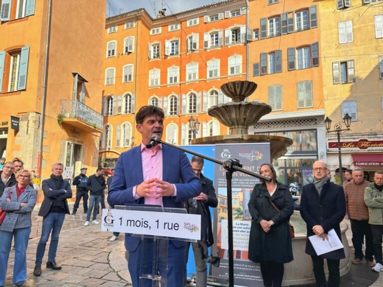 😊 Un mois, une rue : la Place aux Aires se refait une beauté ! 🏛️