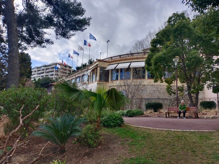 🌸 Grasse : Un Mois de mars Festif et Convivial pour les Seniors ! 🎉