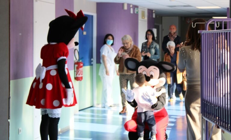 Mickey, Minnie et des chocolats à l’hôpital de Grasse