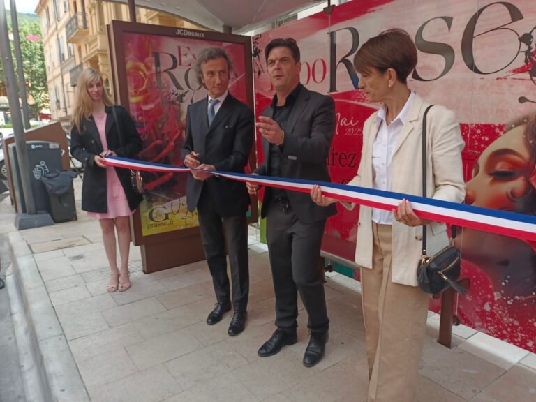 Grasse innove avec le premier Abribus olfactif de France