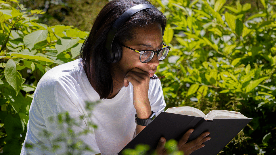reader-8211917_960_720