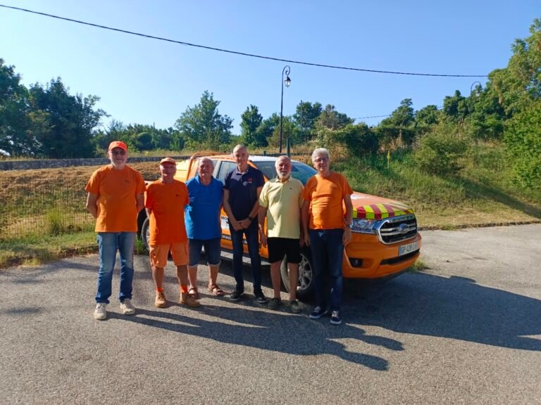 Les sentinelles orange qui protègent nos collines