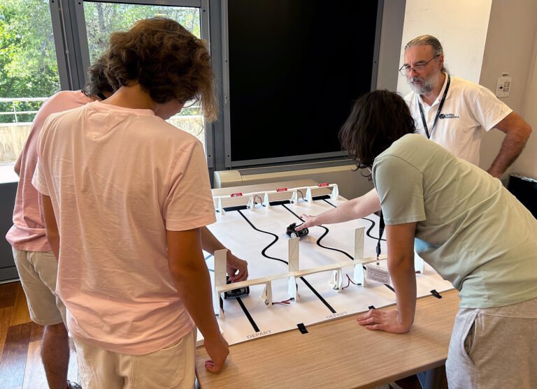 Des jeunes découvrent la recherche scientifique à l&rsquo;Inria