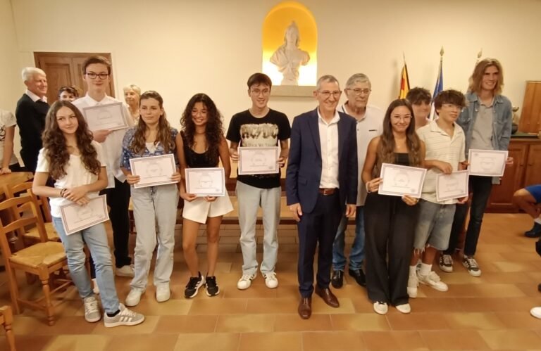 Saint-Vallier-de-Thiey : la jeunesse méritante mise à l’honneur en mairie