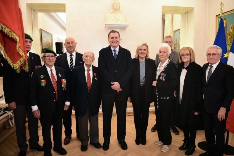 Mr Jacques de Chazal promu au grade d’Officier de La Légion d’honneur 