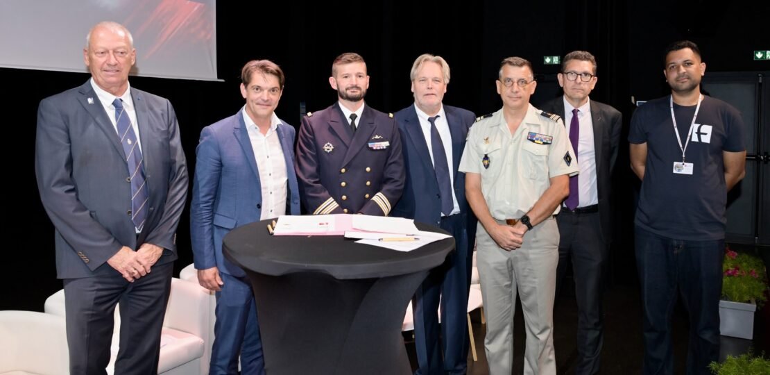 Les élèves de Fénelon embarquent symboliquement à bord du sous-marin nucléaire De Grasse