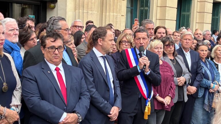 Les citoyens font bloc pour la République